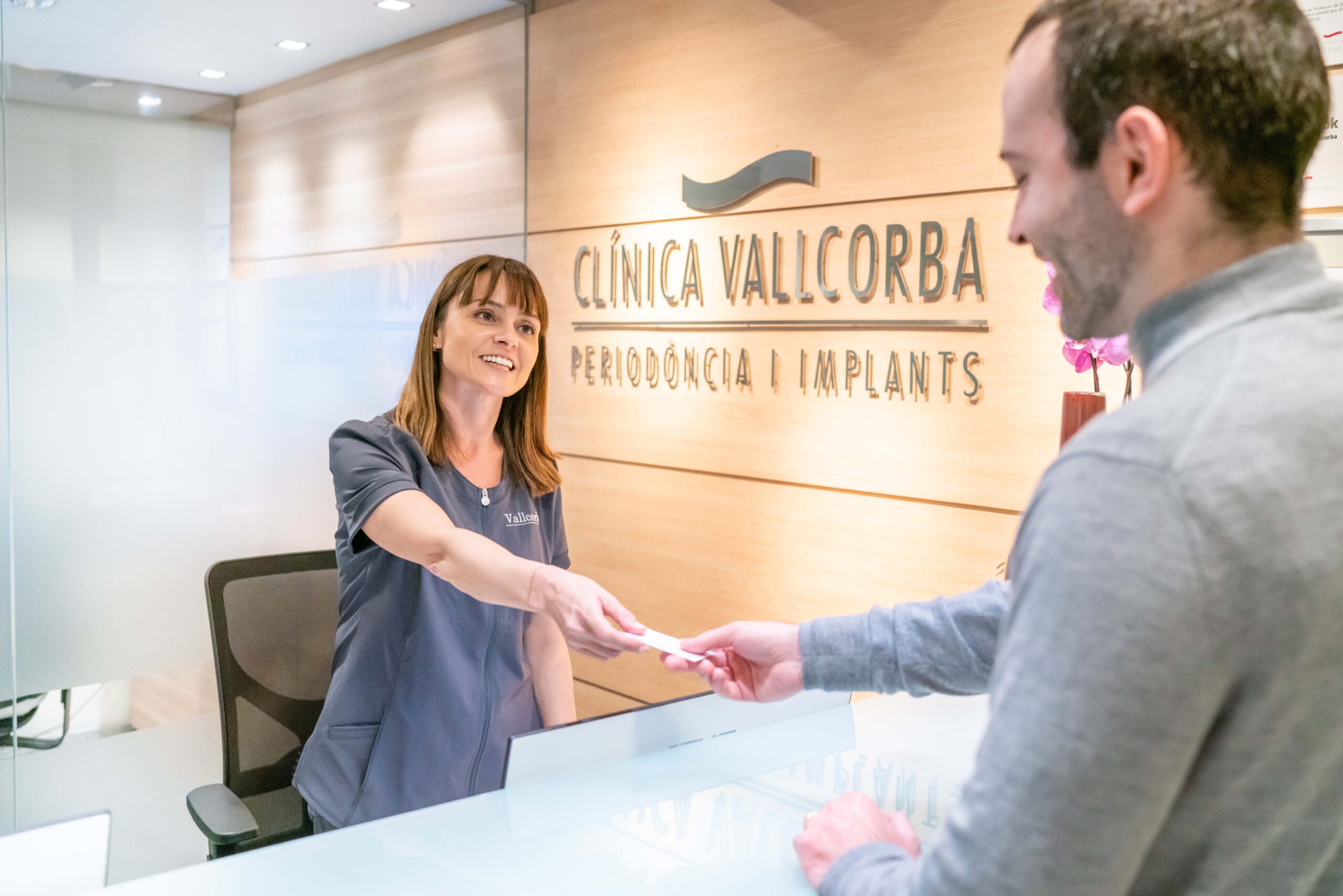 Recupera la estabilidad de tus encías en Clínica Vallcorba | Periodontitis avanzada como evitar la perdida de dientes y recuperar la salud de las encias
