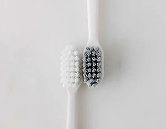 Consejos de higiene de implantes dentales - Clínica Vallcorba