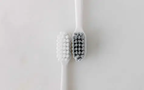 Consejos de higiene de implantes dentales - Clínica Vallcorba