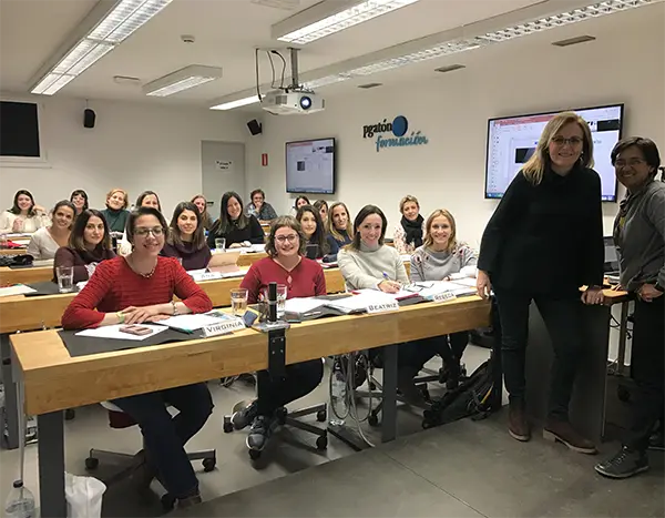 La Dra. Nuria Vallcorba, profesora dictante del Curso Modular de Experto en Odontopediatría