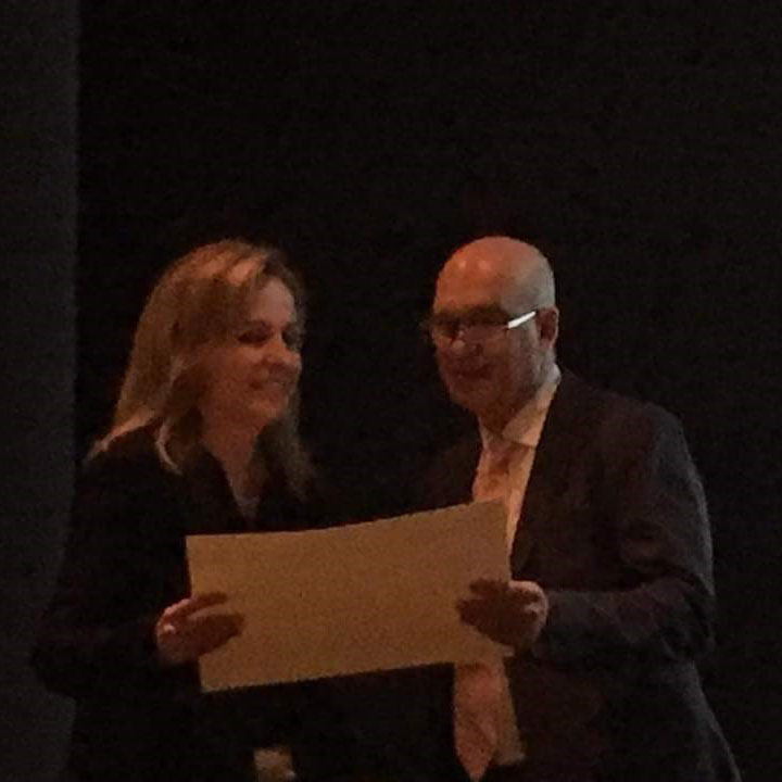 Premio pro-Odontología para la Dra. Vallcorba Premio pro-Odontología para la Dra. Vallcorba